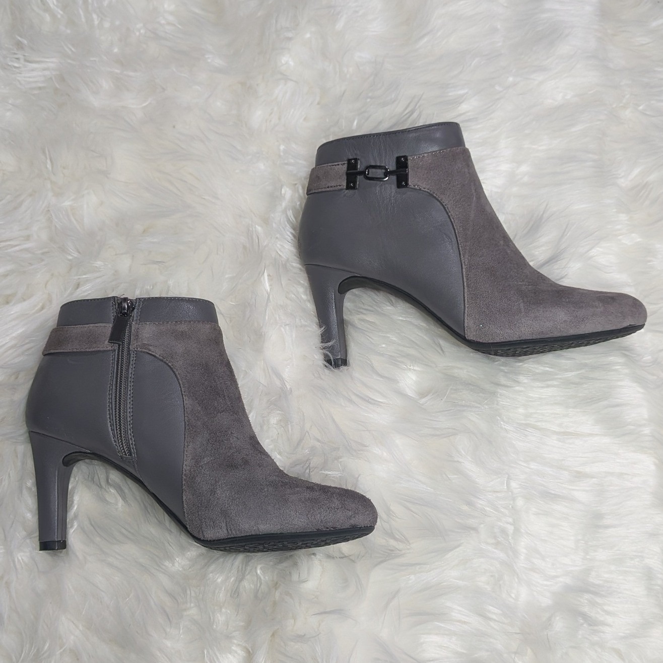 Bandolino Leather Grey Suede Mixed Media Heeled Ankle Boots Size 7.5m *Flaw*